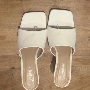 Nasty Gal Cream Square-Toe Mules